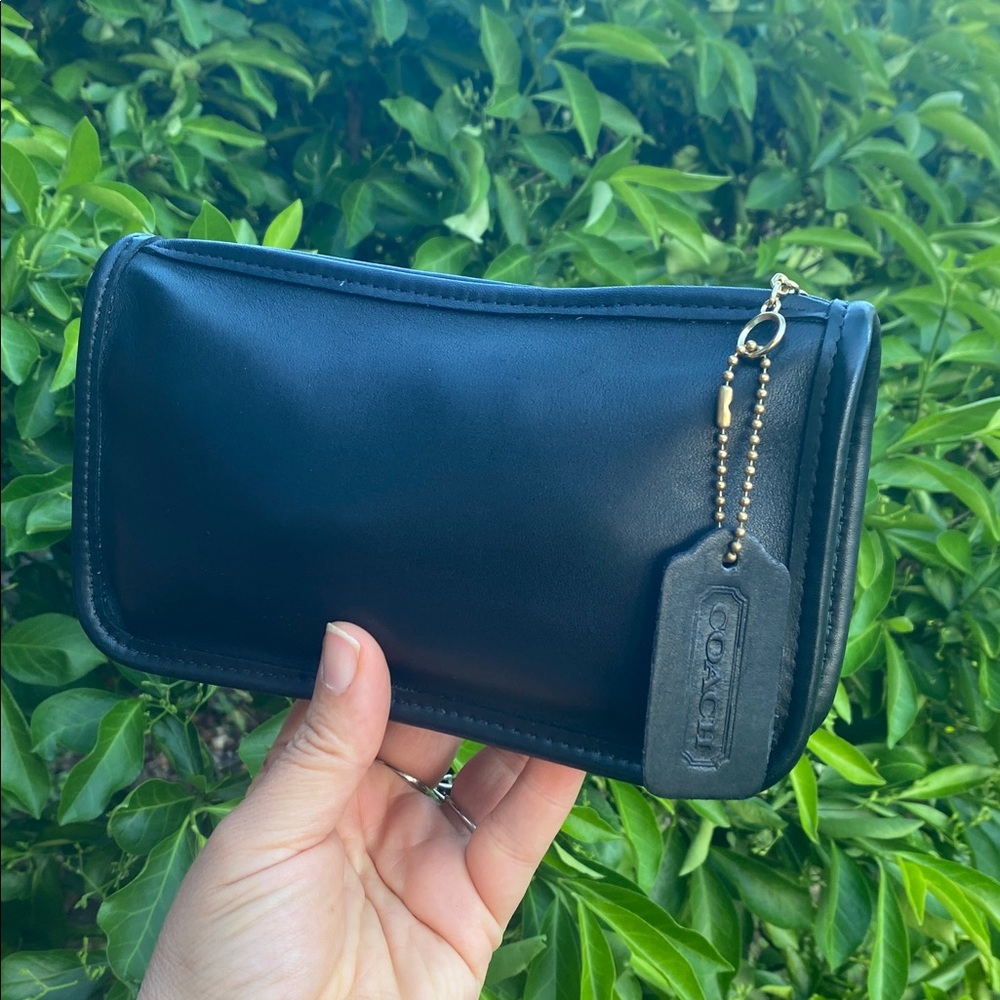 🖤Vintage 1980s Coach Black Leather Cosmetic Case: Chunky
Zip, Blue Stripe Lining